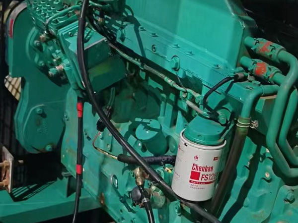 巴青如何确定新的发电机组控制系统是否与原系统兼容？