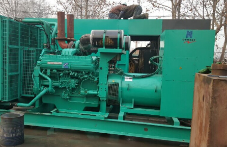 巴青发电机组如何判断水冷式机油散热器内部是否需要清洗？