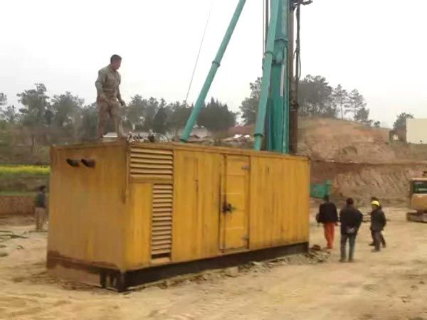 巴青如何判断水冷式机油散热器密封件是否需要更换？